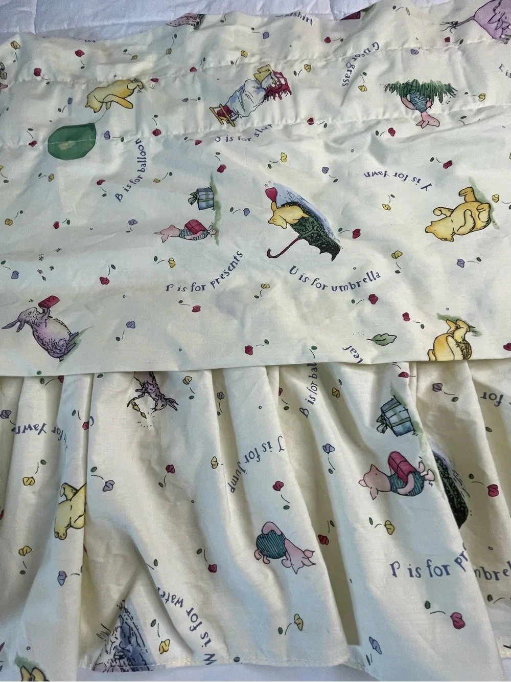 VTG 1997 Red Calliope Classic Winnie the Pooh ABC Balloon Ruffle Valance 80x21